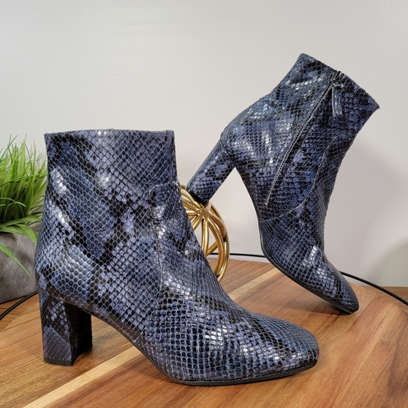 Barneys New York Square-Toe Blue Snakeskin Ankle Booties Gogo Boots Size 38.5 - Picture 3 of 15